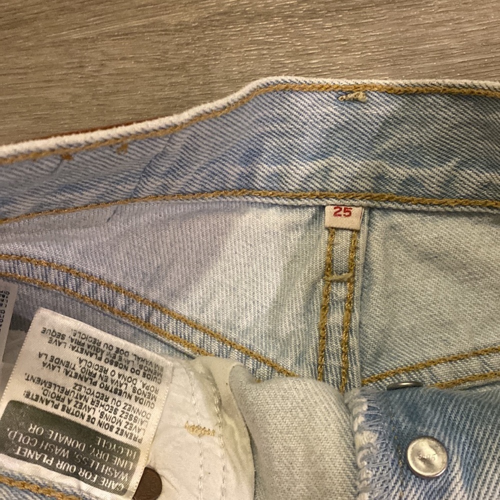 Levi’s jean shorts - Picture 4 of 4